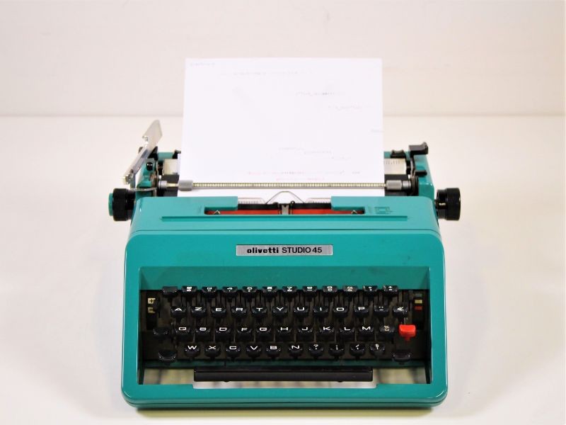 Olivetti Studio 45 typemachine Ettore Stottsass